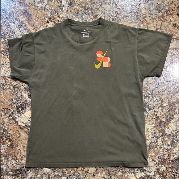 Nike tee in good condition. - Picture 1 of 2